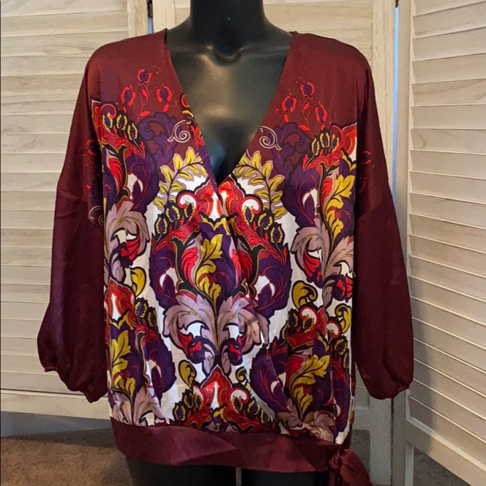 Beautiful wrap blouse 🌺🥀